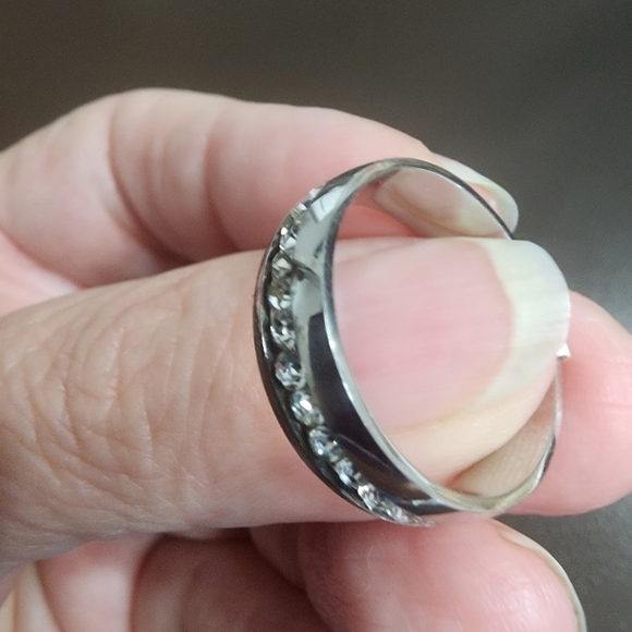 Silver Tone Rhinestone Ring Size 8 - Picture 3 of 5